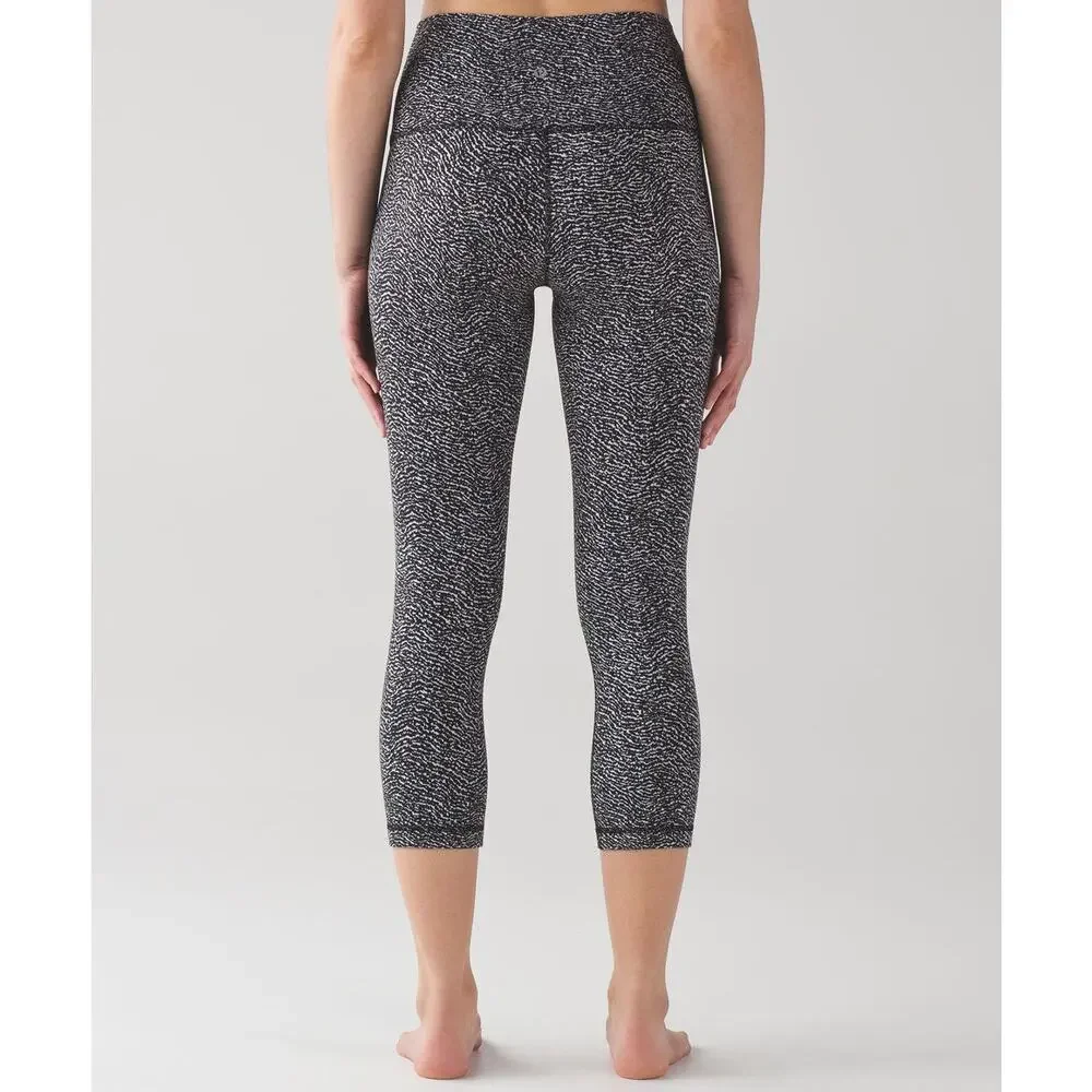 Lululemon Wunder Under Crop (Hi-Rise) 21